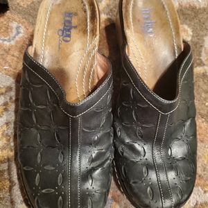 Indigo by clarks black leather clogs size 6m